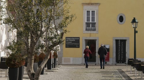 O Palácio da Cidadela de Cascais visto do interior da Fortaleza.