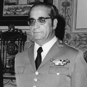 Fotografia oficial do Presidente da República Francisco da Costa Gomes.