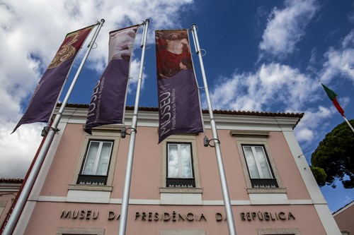 Entrada do Museu a partir da Praça Afonso de Albuquerque.