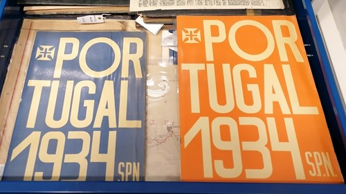 Os dois exemplares de «Portugal 1934» que fazem parte do espólio do Presidente Óscar Carmona, no Arquivo dos Presidentes - MPR.