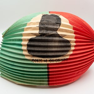 Balão de papel com imagem de António José de Almeida. Década de 1910, papel impresso.