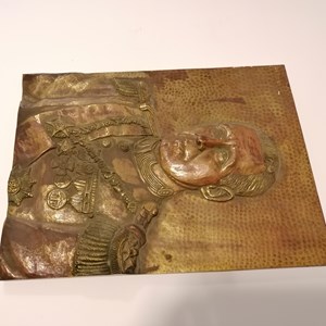 Baixo-relevo em bronze do Presidente Craveiro Lopes; a peça terá sido produzida entre 1952 e 1958.