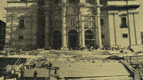 Excerto da brochura publicada por ocasião da inauguração do Panteão Nacional, com imagem dos trabalhos de construção do edifício.
