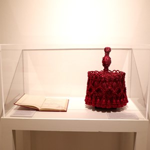 Esta peça foi recentemente doada ao Museu da Presidência da República pela família de Flórido Teles de Menezes Vasconcelos. Até setembro de 2024, está exposta no Centro Municipal de Cultura de Ponta Delgada ao lado da tese de doutoramento de Teófilo Braga («Historia do Direito Portuguez. Os Foraes»).