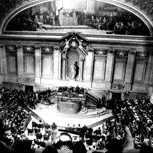 Sessão solene de aprovação do texto final da Constituição Política Portuguesa pela Assembleia Constituinte, com a presença do Presidente da República Francisco Costa Gomes.