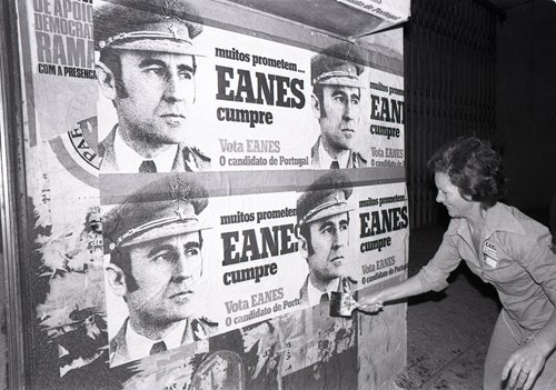 Cartazes de apoio à candidatura presidencial de Ramalho Eanes.